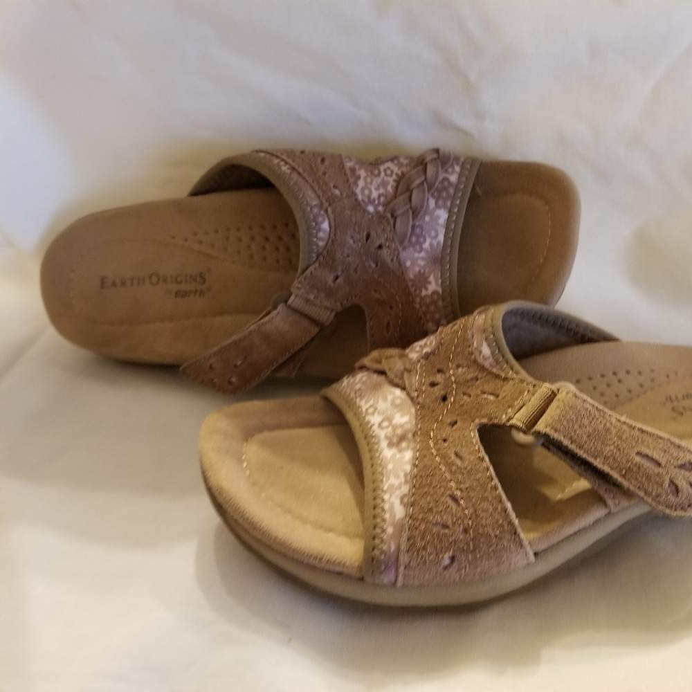 Earth Origin Suede Sanger Sandals